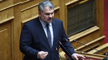 Γιώργος Βρεττάκος κατά Ζωής Κωνσταντοπούλου: Φεύγω από την αίθουσα όταν μιλάει - Ανάρμοστες εκφράσεις (video)