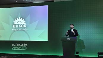 Ο Μάνος Βουλαρίνος τρολάρει το ΠΑΣΟΚ για τις γεμάτες... καφετέριες - «Σύντομα και εστιατόρια» (video)
