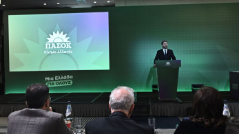 Συνέδρια ΝΔ-ΠΑΣΟΚ: ο αλγόριθμος του Ανδρουλάκη και οι δημοκρατικές διαδικασίες της Πειραιώς