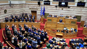 Δύσκολος χειμώνας: ακρίβεια, καύσιμα και... αρρυθμίες πιέζουν την κυβέρνηση