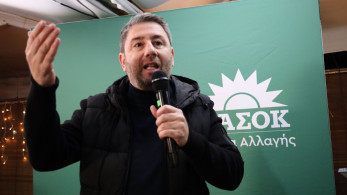 O Άρης Πορτοσάλτε διαβάζει στο «Μανιφέστο» πώς ο Ανδρουλάκης ζήτησε από τους σοφούς να σώσουν το ΠΑΣΟΚ από τη Φώφη (video)