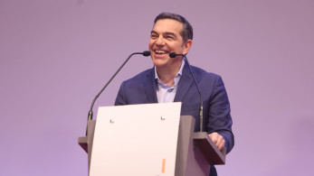 Αλέξης Τσίπρας: επιδιώκει να «δοξαστεί κρυπτόμενος»