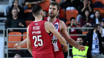 Εύκολα στον τελικό Κυπέλλου Ελλάδας ο Ολυμπιακός, αγωνία για τον Μιλουτίνοφ