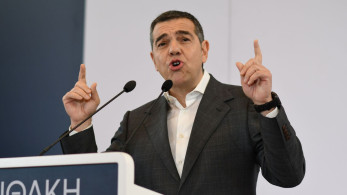 Κόντρα Τσίπρα-Καρυστιανού για τα νουμεράκια των… δημοσκοπήσεων και τη δεύτερη θέση