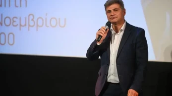 Νικόλας Φαραντούρης: οι τοξικές χυδαιότητες από το πουλέν του Ανδρουλάκη - Σεξιστική επίθεση κατά της Σδούκου