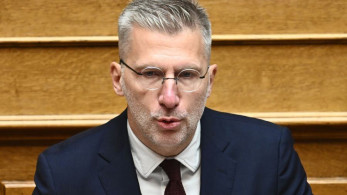 Άκης Σκέρτσος: Είναι η Ελλάδα μια αφιλόξενη χώρα για τους νέους; - Πίνακες