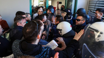Επάγγελμα διαδηλωτής: η πλέρια δημοκρατία των ακραίων