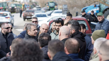 Κυριάκος Μητσοτάκης σε αγρότες στις Φέρες: Στο πλαίσιο του εφικτού μπορούμε και θα σας βοηθήσουμε (video)