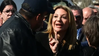 Η ελεύθερη πτώση στις μετρήσεις φέρνει νεύρα και αποχωρήσεις στο στρατόπεδο της Καρυστιανού