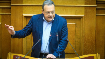 Φάμελλος σε ρόλο… ενεργειακού προφήτη: βλέπει «χαμένες ΑΠΕ» και μοιράζει ρεύμα σε 800.000 νοικοκυριά