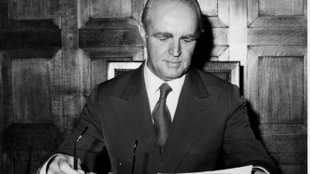 Σαν σήμερα γεννήθηκε ο εθνάρχης Κωνσταντίνος Καραμανλής