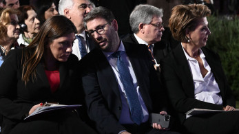 Σε πανικό ο Ανδρουλάκης, μιμείται Αλέξη και Ζωή: ένας λαϊκιστής με γραβάτα