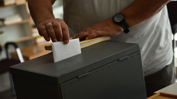 Ξεσάλωσαν τα διαπλεκόμενα: πιέζουν για πρόωρες εκλογές μέσω της σκανδαλολογίας