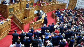 Το πολιτικό σκηνικό του ενός κόμματος που κυβερνά και των πολλών κομμάτων… διαμαρτυρίας