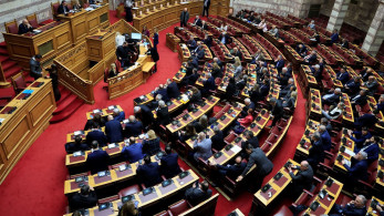 Και μετά απορούν για την… κολλημένη βελόνα: τα καρποφόρα λεφτόδεντρα της αντιπολίτευσης