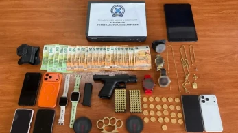 Εξαρθρώθηκε κύκλωμα τηλεφωνικών απατών - Παρίσταναν τους λογιστές, πάνω από 1 εκατ. ευρώ η λεία (video)