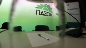 Μαίνεται ο πόλεμος Καστανίδη-Ανδρουλάκη