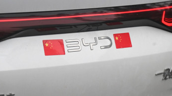 Σοκ στην κινεζική BYD: Φλόγες και πυκνοί καπνοί σε εγκαταστάσεις ηλεκτρικών οχημάτων (video)