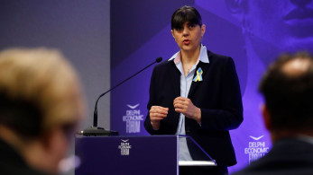 Η Λάουρα Κοβέσι στους Δελφούς και οι χρησμοί της Πυθίας