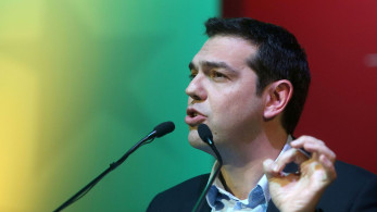 Βουτιά στο παρελθόν του Τσίπρα: η συναλλαγή, η «Μακεδονία» και το σκωτσέζικο ντους της Κομισιόν