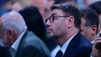Τριτοτέταρτος και... καταϊδρωμένος ο θυμωμένος Νικόλας του ΠΑΣΟΚ