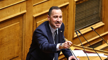 Ένταση στη Βουλή - Κωνσταντίνος Χήτας για Πέτρο Παππά: Ή πετάξτε έξω τον ανάγωγο ή βουλώστε το