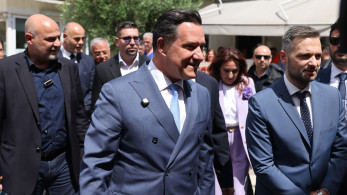 Ο Άδωνις Γεωργιάδης επικοινώνησε με αγρότισσα που δώρισε ασθενοφόρο στο νοσοκομείο Βέροιας (video)