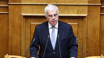 Στράτος Σιμόπουλος: κουκουλοφόροι πέταξαν τρικάκια κάτω από το σπίτι του - «Συνεχίζω να παλεύω για όσα πιστεύω»