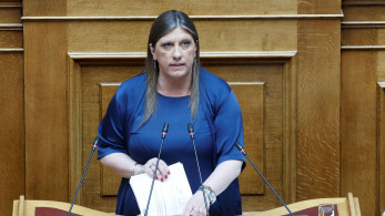 Τσίπρας, Καρυστιανού πιέζουν τη Ζωή: απασφάλισε στη Βουλή με το βλέμμα στις δημοσκοπήσεις