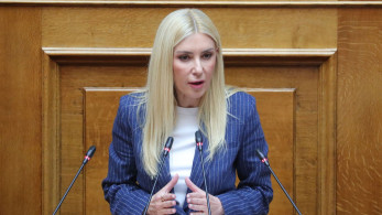 Άγρια σύγκρουση Φωτεινής Αραμπατζή-Ζωής Κωνσταντοπούλου στη Βουλή: «Να κατεβείτε από την έδρα»