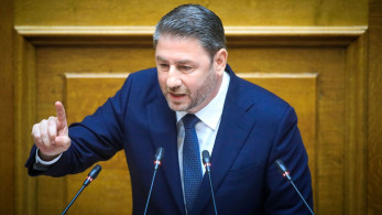 Τα μήλα και τα πορτοκάλια του Ανδρουλάκη: το «φάουλ» με Στουρνάρα και ο αποχαιρετισμός στο κέντρο