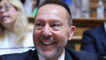 Τράπεζα της Ελλάδος: Εγκρίθηκε η νέα θητεία Στουρνάρα μέσα σε πολιτική ένταση (video)