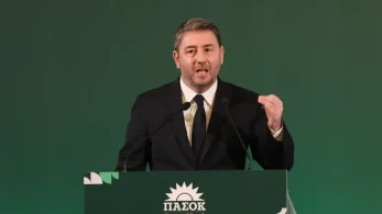 Χαμός στο ΠΑΣΟΚ με τις δημοσκοπήσεις: τα τηλεφωνήματα Ανδρουλάκη, οι απειλές και οι αντιδράσεις