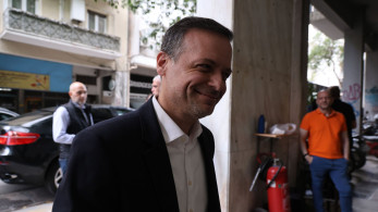Αθήνα 9.84: Λεφτά δεν υπάρχουν, αλλά οι προσλήψεις καλά κρατούν