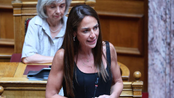 Δόμνα Μιχαηλίδου: Το επίδομα αναδοχής ανέρχεται στα 525 ευρώ τον μήνα και ισχύει έως την ενηλικίωση