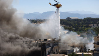 Φωτιά στο Ηράκλειο: Κάηκαν ολοσχερώς δύο επιχειρήσεις, ζημιές σε τουλάχιστον τρία σπίτια (video)