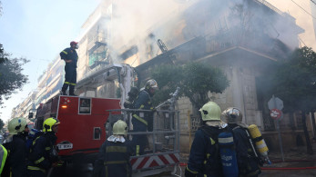 Καλλιθέα: Σε υποχώρηση η φωτιά στη διώροφη μονοκατοικία