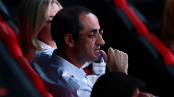 Παιδιά, μας βλέπουν: η καθημερινή εμμονή του in.gr με τον Γρηγόρη Δημητριάδη