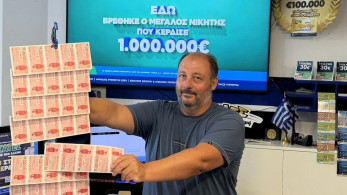 Το καλοκαίρι της ζωής του: Στη Γλυφάδα ο νικητής του 1 εκατ. ευρώ που κέρδισε τον Μεγάλο Λαχνό στο Εθνικό Λαχείο