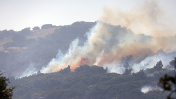 Μαίνεται η φωτιά στο Ρέθυμνο: μπαράζ 112 για εκκενώσεις, απεγκλωβισμός 50 ατόμων από παραλία (video)