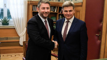 Εμφύλιος στο ΠΑΣΟΚ: Επίθεση Φαραντούρη στον Κατρίνη για το διορισμό της συζύγου του