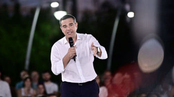 Όποτε ο Τσίπρας υπόσχεται αξιοπρέπεια, φέρνει μνημόνια!