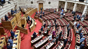 Ενός λεπτού σιγή στη Βουλή για τα θύματα της φονικής πυρκαγιάς στο Μάτι