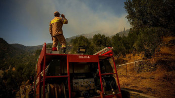 Συγκλονίζει εθελοντής πυροσβέστης με δάκρυα στα μάτια για τους νεκρούς συναδέλφους του (video)