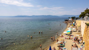Έλεγχοι στις παραλίες, με πρόστιμα άνω των 390.000 ευρώ σε επιχειρήσεις