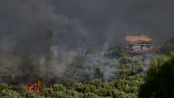 Σε πύρινη «πολιορκία»  το Πόρτο Γερμενό: Μεγάλη αναζωπύρωση - Δεν πετούν εναέρια λόγω καιρού - Δεκάδες σπίτια κάηκαν (video)