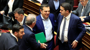 Το ΠΑΣΟΚ κλείνει το μάτι στον Τσίπρα: αναζητούν κοινές… θέσεις