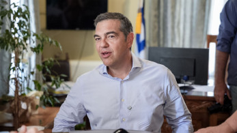 Αλέξης Τσίπρας στη σκηνή του in.gr: Φαρσοκωμωδία σε τρεις πράξεις