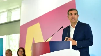 Ο Τσίπρας νιώθει πίεση και μαζεύει «ορφανά» του ΣΥΡΙΖΑ