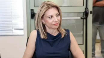 Μουμτζής για Καρυστιανού: Δύσκολα θα αντέξει το κόμμα της έως τις εκλογές
